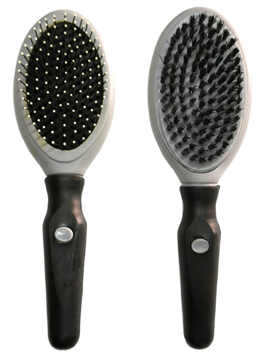 CEPILLO MED OVAL DOBLE CERDA CARDA 25.0X7.0X6.0CMS