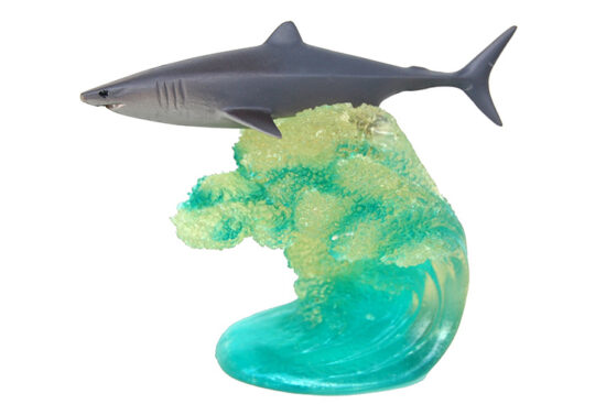 TIBURON SOBRE OLA MOVIL BURBUJA 7X8X12CMS